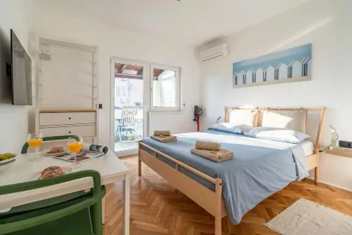 NEW! D31 Studio w2 Bikes, Sunny Terrace & Parking