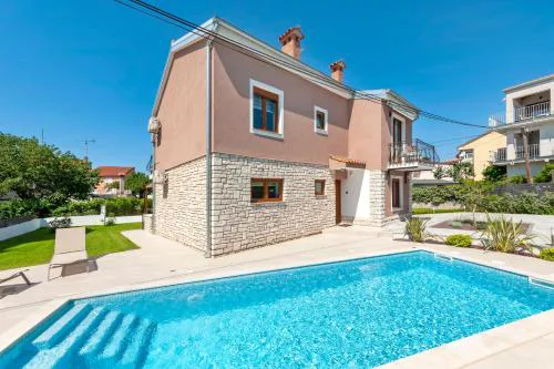 Villa Pomigranai with Swimming Pool