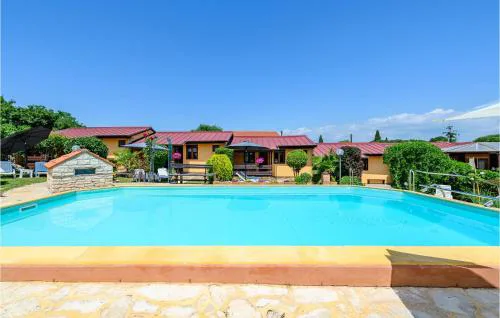 Amazing Apartment In Rovinjsko Selo