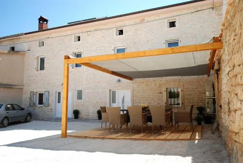 House Mandy