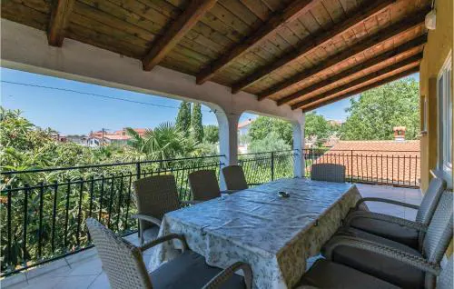Stunning Apartment In Rovinjsko Selo