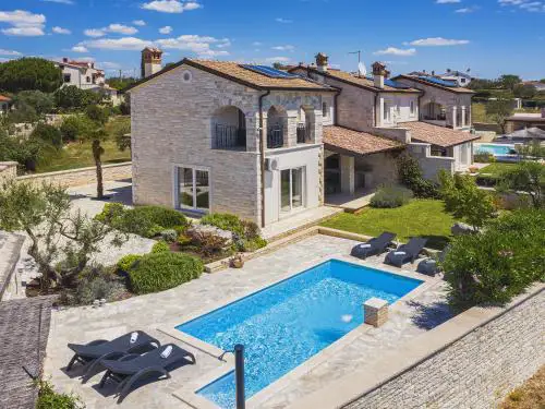 Villa near Rovinj with Pool and Sea Views