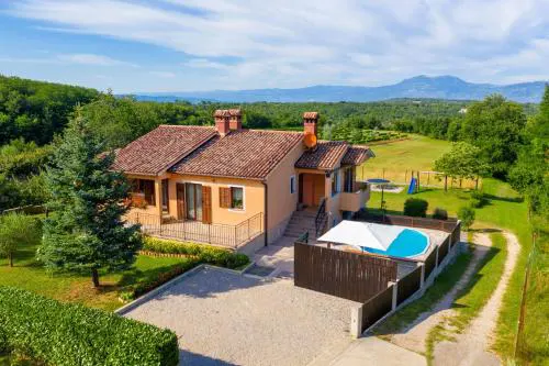 Ferienhaus Davorka In Ružići Mit Großem Garten