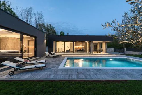 Green Luxury II with heated pool, jacuzzi & sauna