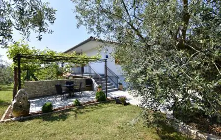 Apartments with parking space Basanija, Umag - 20522