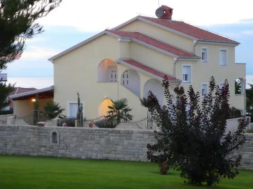 Ferienwohnung Mit Pool, Garten Und Meerblick