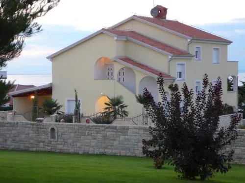 Villa Del Golfo, Apartement Mit Garten Und Pool