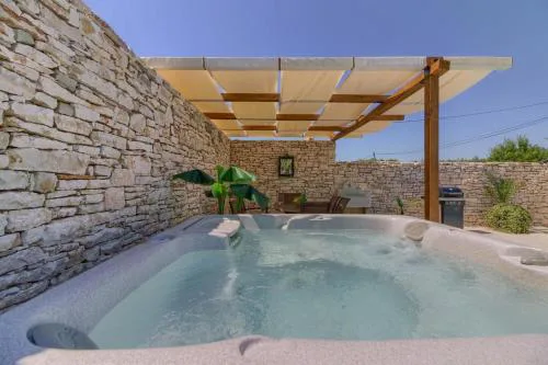 Ferienhaus mit Privatpool für 4 Personen ca 60 qm in Šišan, Istrien Südküste von Istrien