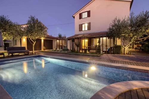 Ferienhaus mit Privatpool für 8 Personen ca 150 qm in Šišan, Istrien Südküste von Istrien
