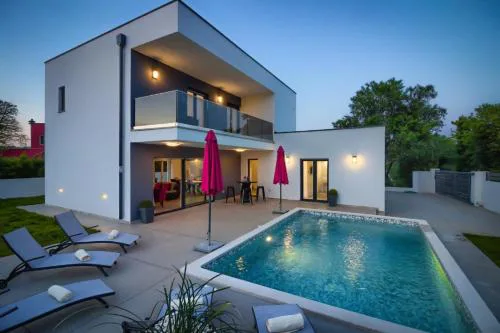 Ferienhaus mit Privatpool für 8 Personen ca 175 qm in Šišan, Istrien Südküste von Istrien