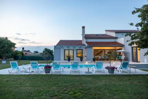 Ferienhaus mit Privatpool für 8 Personen ca 250 qm in Šišan, Istrien Südküste von Istrien