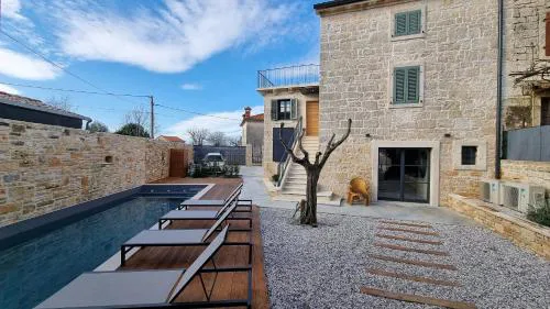 Villa Qualia - Heated pool, 4 bedrooms, 2 kitchens, Stylish interior