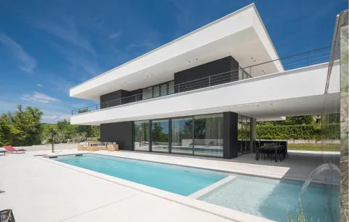 3 Bedroom Awesome Home In Sterna