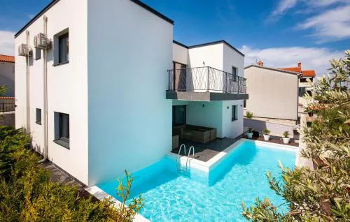 5 Bedroom Beautiful Home In Stinjan