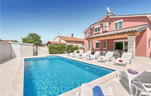 Awesome Home In Stinjan With Wifi