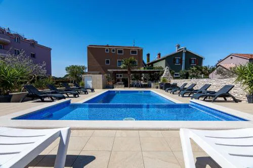 Family-friendly apartments with swimming pool Valbandon, Fazana - 2201