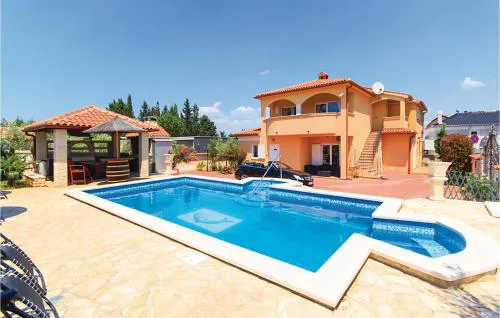 Gorgeous Apartment In Stinjan With Wifi