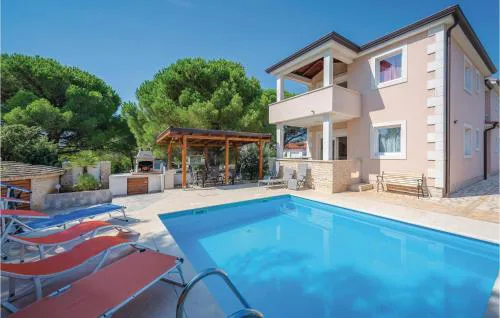 Holiday Home Valbandon I