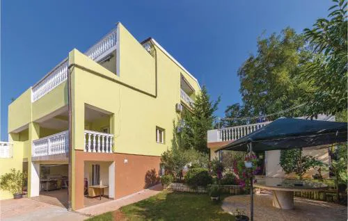 Nice Apartment In Stinjan