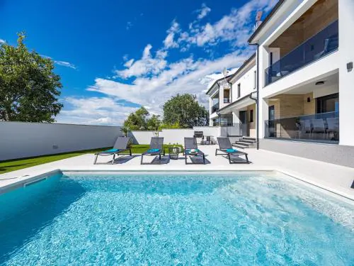 Villa in Pula near Hidrobaza Beach