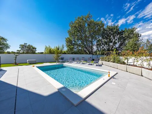 Villa in tinjan near Hidrobaza Beach