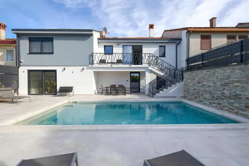 Villa Meri near Pula for 6 people with heated pool & only 500 m from beach