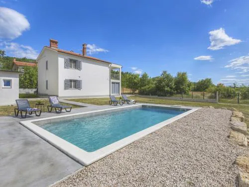 Apartment in Labin with Pool & Beach Nearby