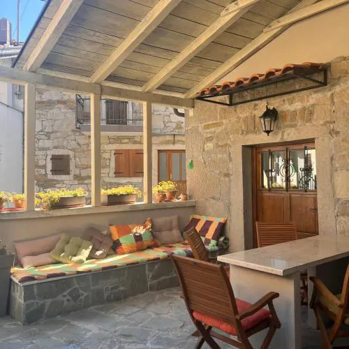 Holiday House Rea with BBQ and two terrace