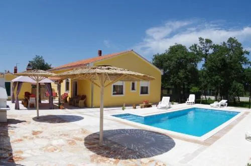 Ferienhaus "Oliva" mit Pool