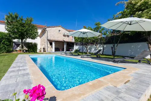 Stone house Furlani with a lovely garden