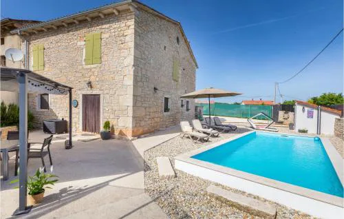 Two-Bedroom Holiday Home In Svetvincenat