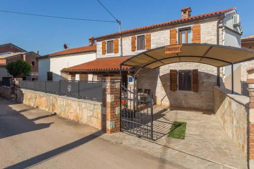 Apartments with parking space Tar, Porec - 13245