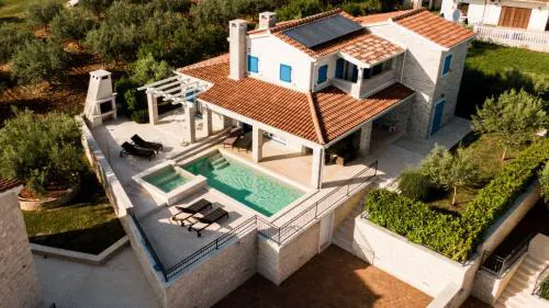 Beautiful Villa Torre III with sauna in Tar