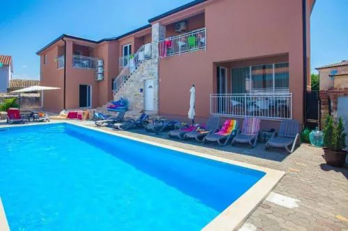 Klimatisierte Wohnung in Tar mit Grill, Garten und gemeinschaftlichem Pool