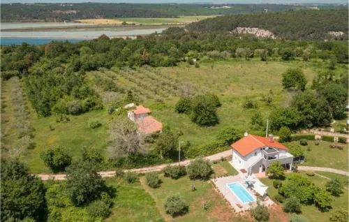 Three-Bedroom Apartment In Porec