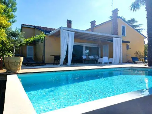 Villa Casa B mit Meerblick und Pool
