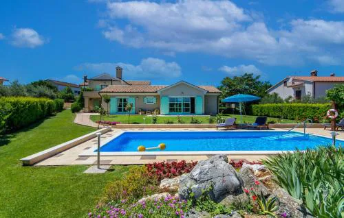 Villa Judita for kids & families near Novigrad with large garden & only 2 km from the beach - for 10 people