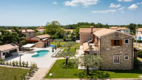 Rustic villa Marijanin Vrt with pool in Tinjan