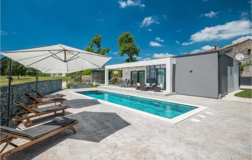 Stunning Home In Tinjan