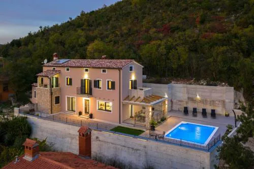 Casa Mia by Briskva