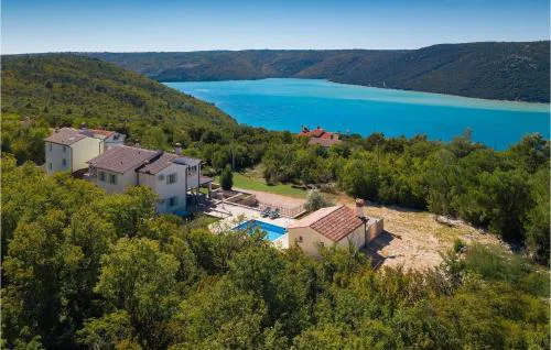Villa Dina