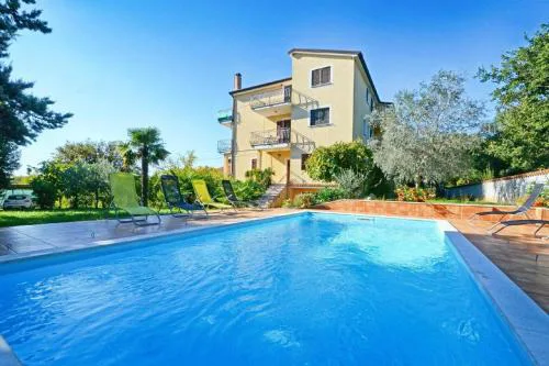 Apartment für Paare mit Gemeinschaftspool in Valica