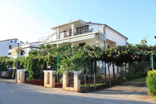 Apartments with a parking space Umag - 7094