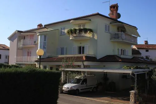 Apartments with a parking space Umag - 7147