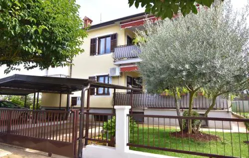 Apartments with a parking space Umag - 22464