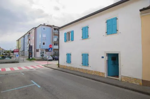 CENTER house with apartments