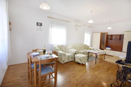 Komfortable Wohnung in Strandnähe Umag
