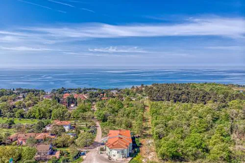 Sea Breeze Residence Mariella - Happy Rentals