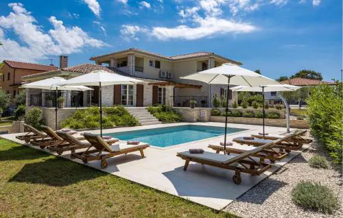 Stunning Home In Umag With Wifi