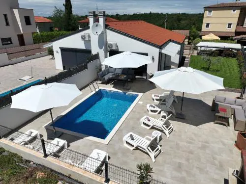 Villa Nostra